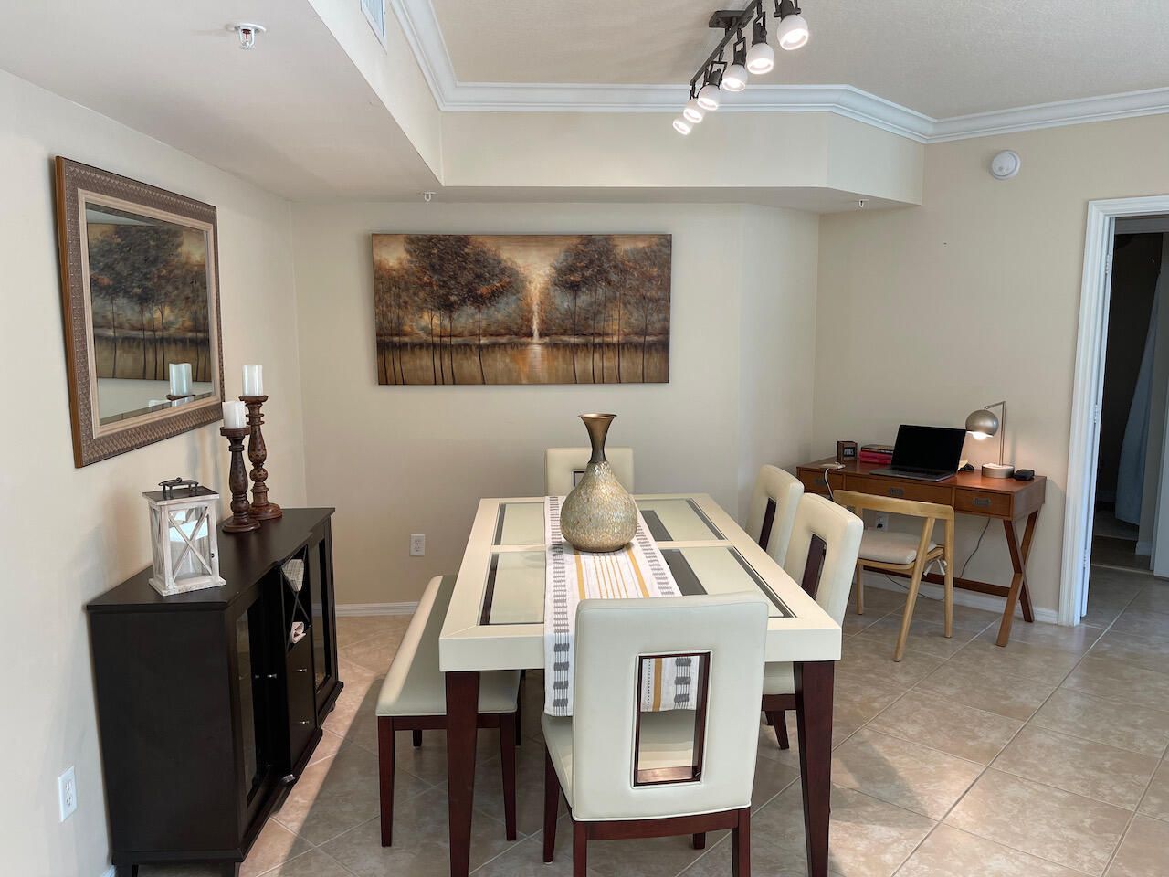 600 S Dixie Highway, Unit 720, West Palm Beach, FL 33401 Photo