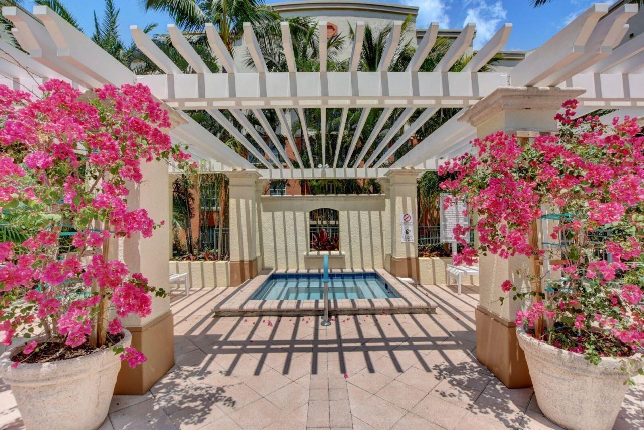 600 S Dixie Highway, Unit 720, West Palm Beach, FL 33401 Photo