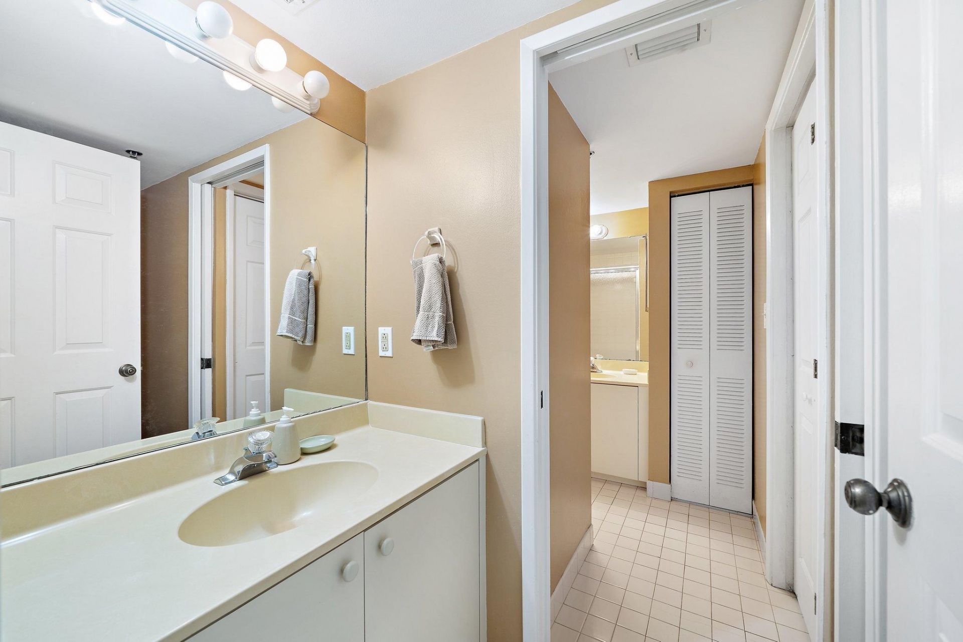 275 Palm Avenue, Unit C203, Jupiter, FL 33477 Photo