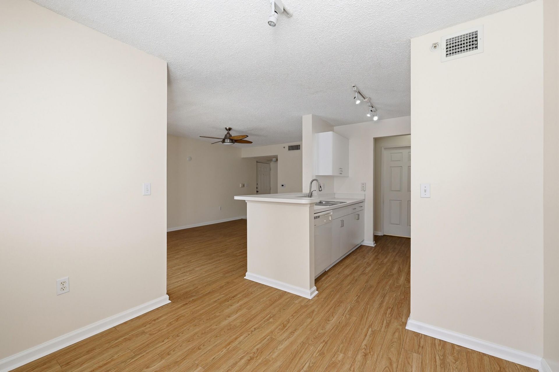 284 Village Boulevard, Unit 9209, Tequesta, FL 33469 Photo