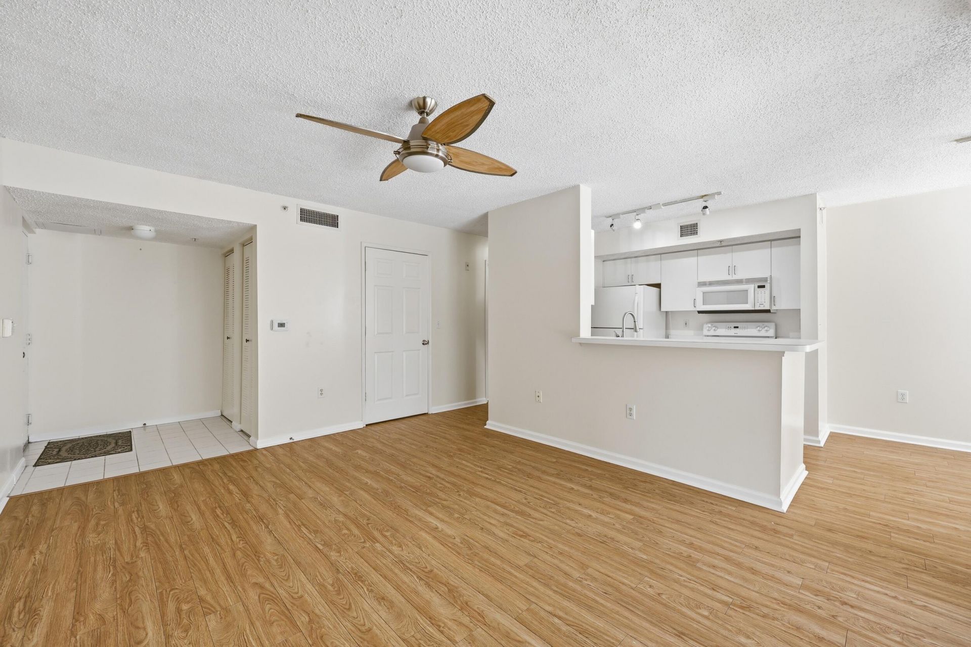 284 Village Boulevard, Unit 9209, Tequesta, FL 33469 Photo