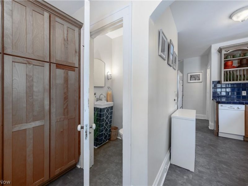 2829 Coventry Road, Cleveland, OH 44120 Photo 17