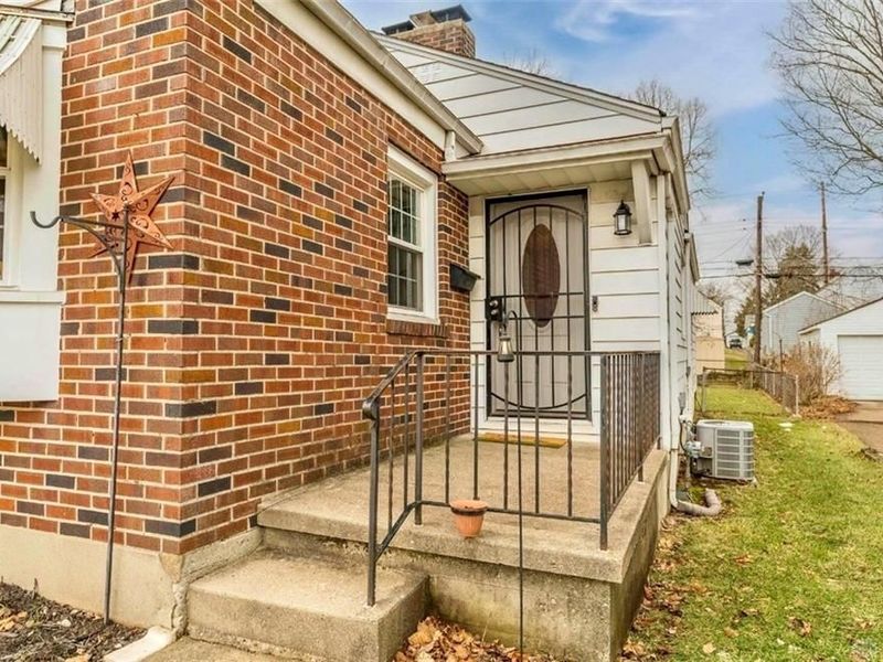 1821 S Smithville Road, Dayton, OH 45420 Photo 2