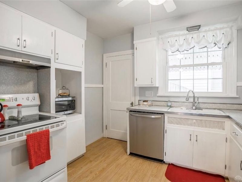 1821 S Smithville Road, Dayton, OH 45420 Photo 9