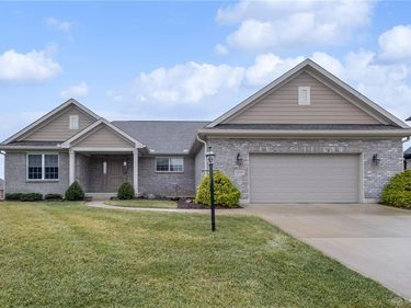 1475 Runnymeade Way, Beavercreek Township, OH 45385