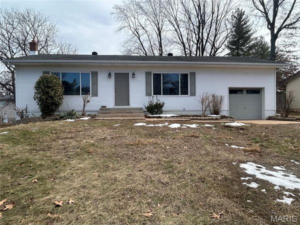 390 Highway Drive, St Clair, MO 63077