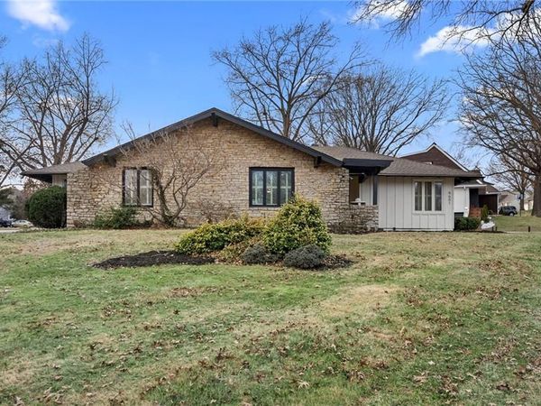 9601 W 104th Terrace, Overland Park, KS 66212