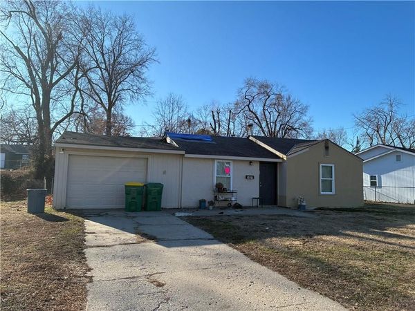 5009 August Lane, Kansas City, KS 66106