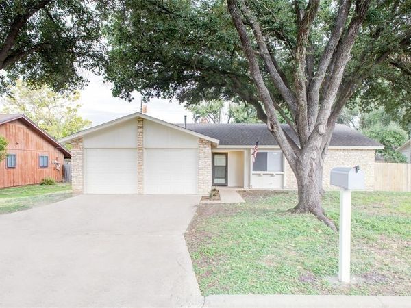 1404 Hillcrest DR, Taylor, TX 76574