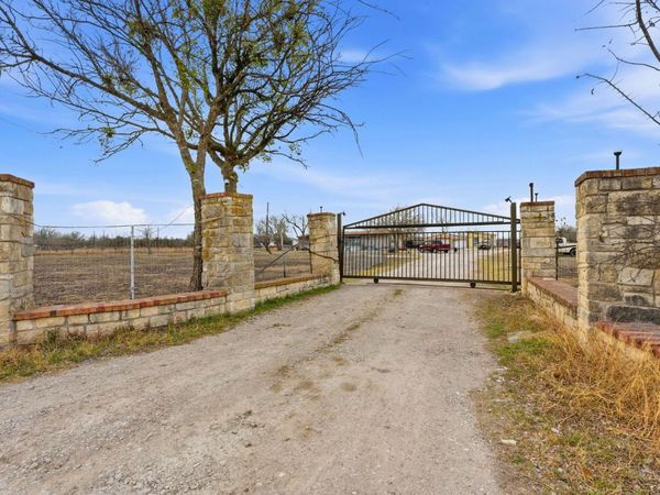 271 Crossroads DR, Dale, TX 78616