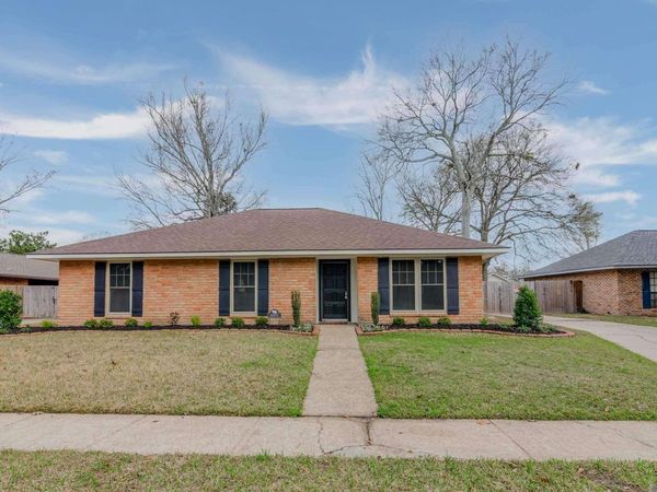 16937 Ticonderoga Ave, Saint George, LA 70817