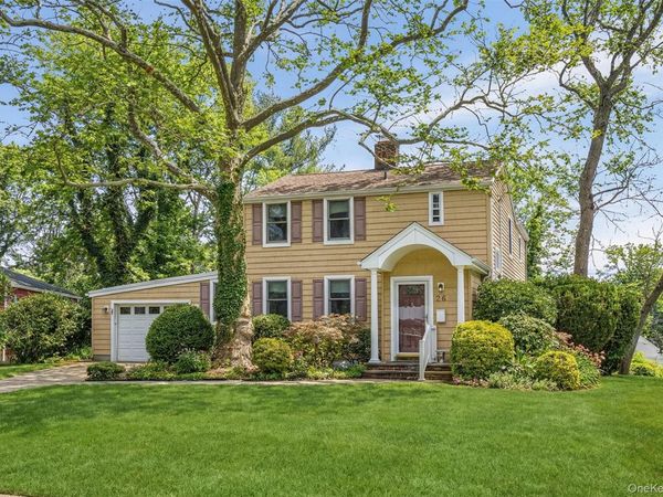26 Pinetree Lane , Roslyn Heights, NY 11577