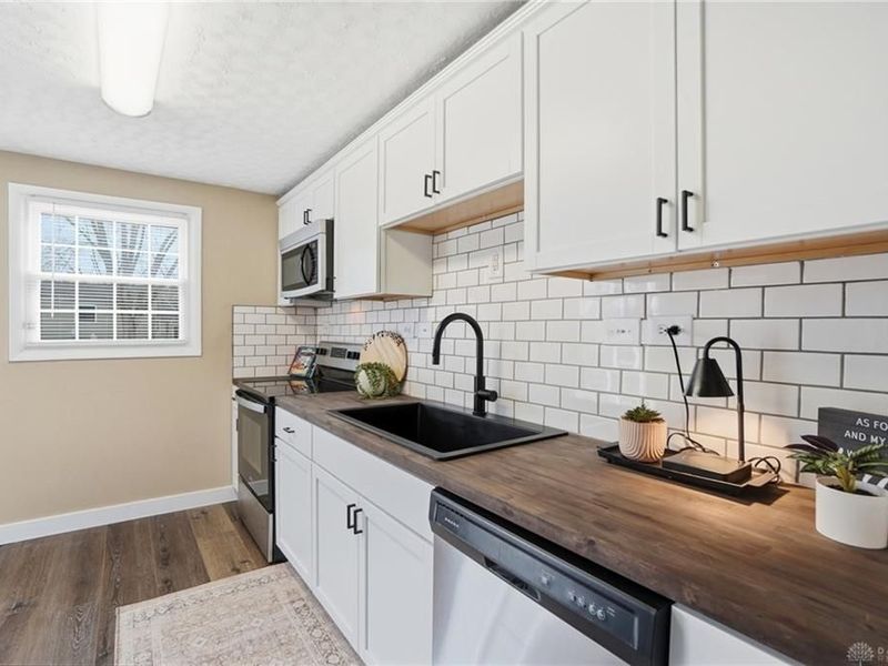 5540 Signet Drive, Huber Heights, OH 45424 Photo 16