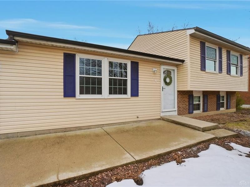 5540 Signet Drive, Huber Heights, OH 45424 Photo 4