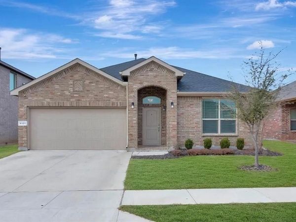 9121 Stormcrow Drive, Fort Worth, TX 76179