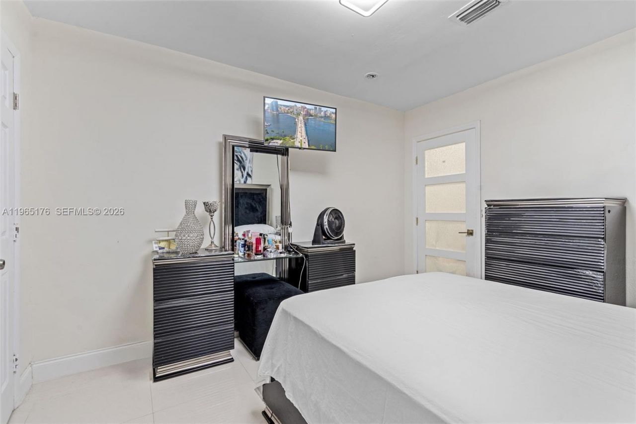 9251 Little River Blvd , Miami, FL 33147 Photo