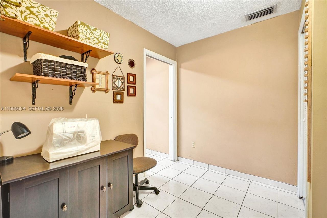 6501 SW 30th St, Miami, FL 33155 Photo