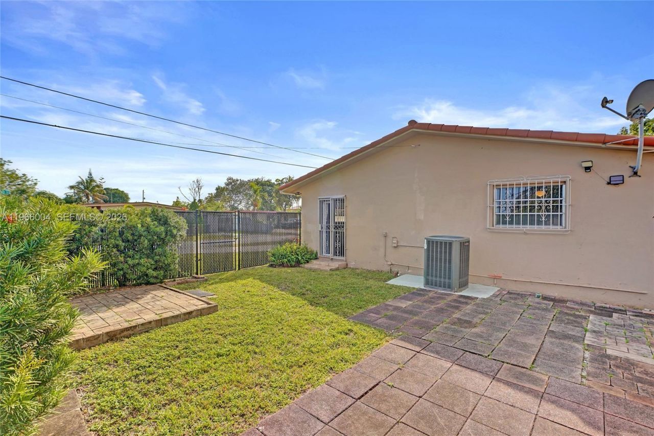 6501 SW 30th St, Miami, FL 33155 Photo