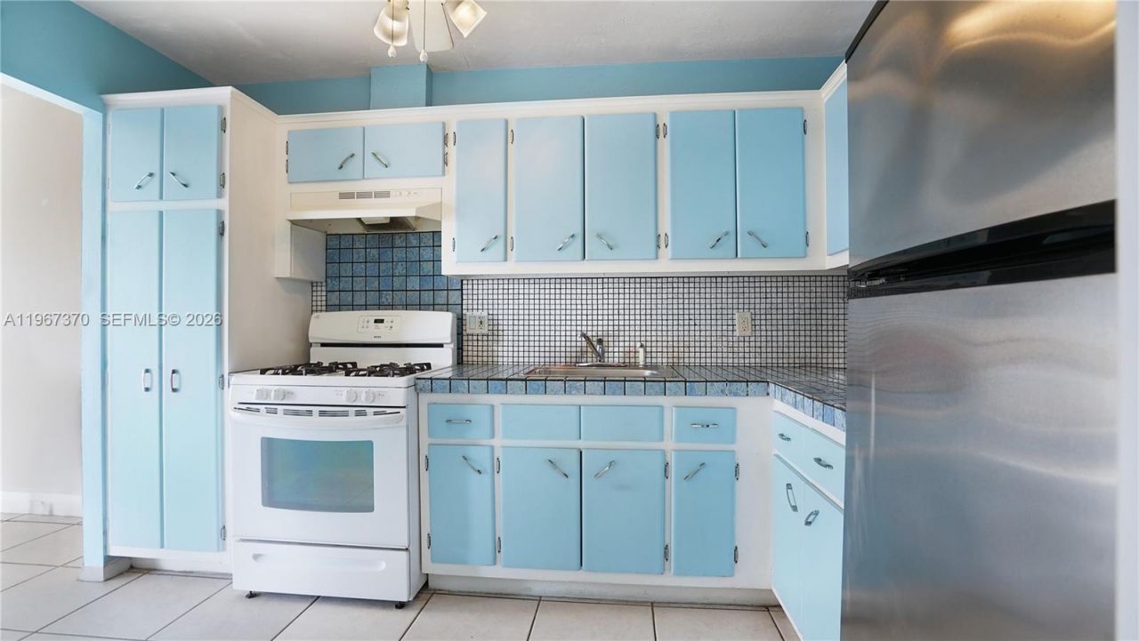 8024 Tatum Waterway Dr, Unit 5D, Miami Beach, FL 33141 Photo