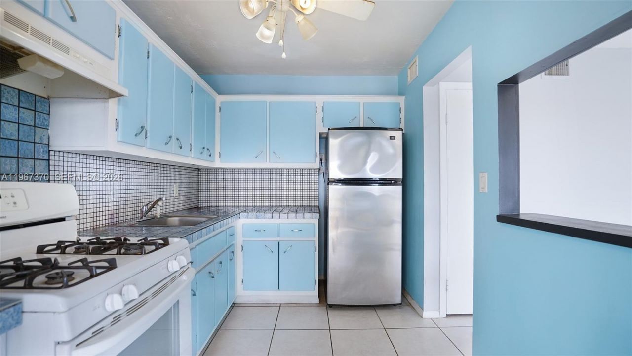 8024 Tatum Waterway Dr, Unit 5D, Miami Beach, FL 33141 Photo