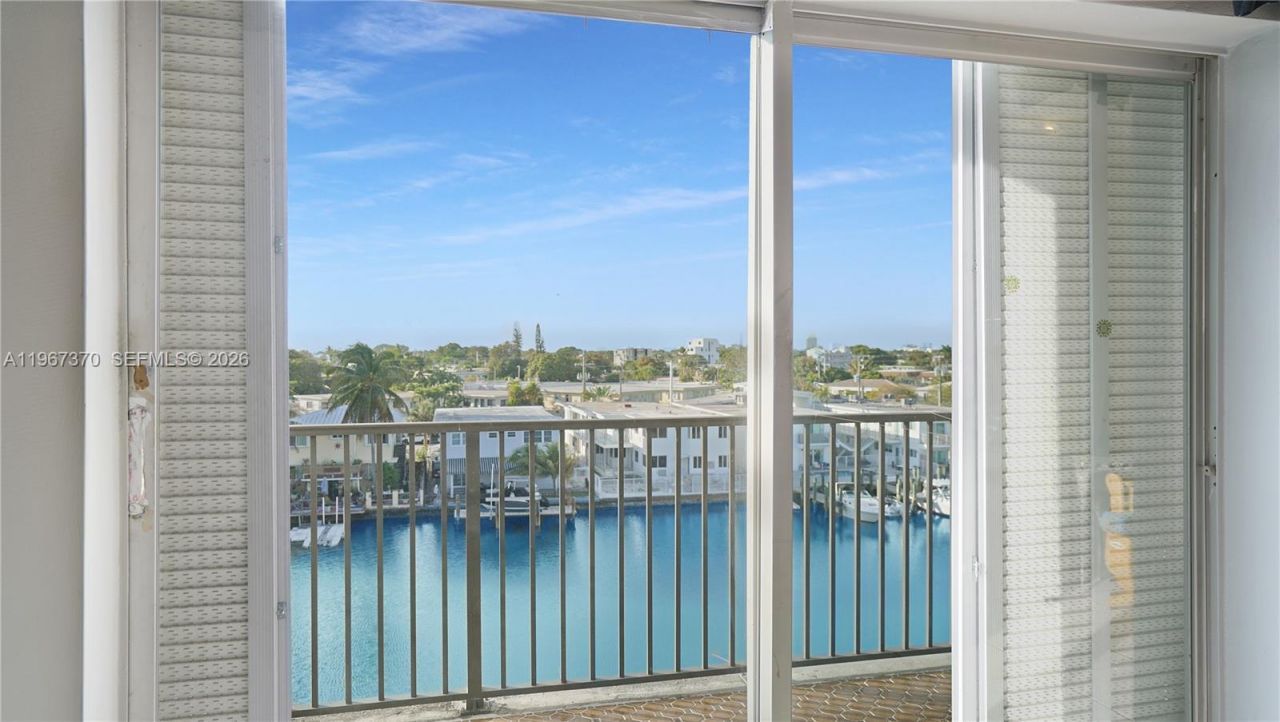 8024 Tatum Waterway Dr, Unit 5D, Miami Beach, FL 33141 Photo