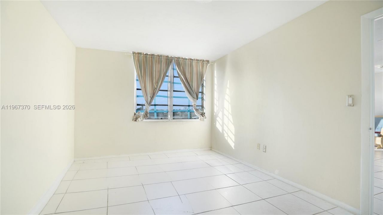 8024 Tatum Waterway Dr, Unit 5D, Miami Beach, FL 33141 Photo