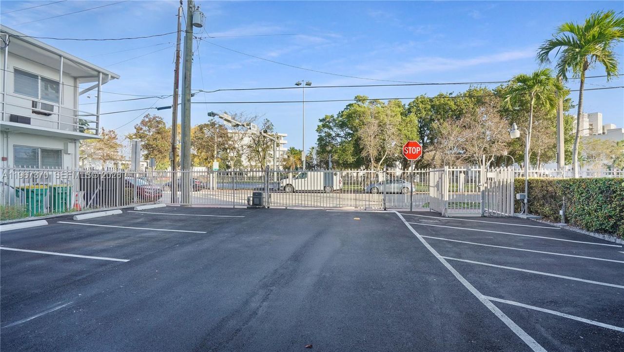 8024 Tatum Waterway Dr, Unit 5D, Miami Beach, FL 33141 Photo