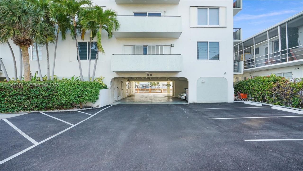 8024 Tatum Waterway Dr, Unit 5D, Miami Beach, FL 33141 Photo