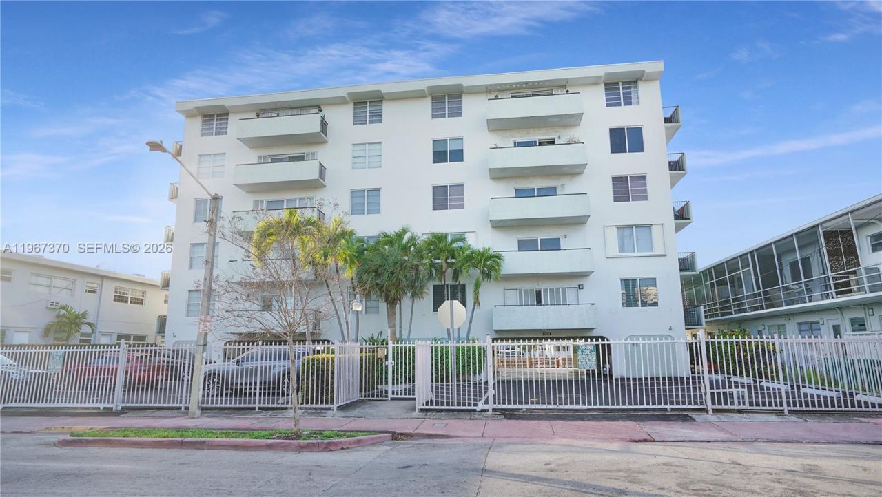 8024 Tatum Waterway Dr, Unit 5D, Miami Beach, FL 33141 Photo