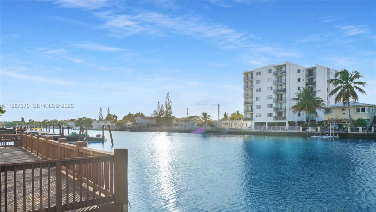 8024 Tatum Waterway Dr, Unit 5D, Miami Beach, FL 33141 Photo