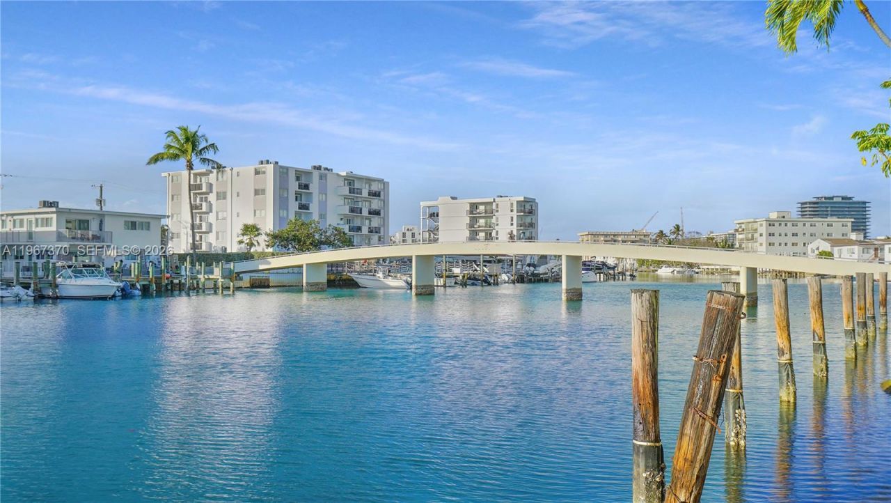 8024 Tatum Waterway Dr, Unit 5D, Miami Beach, FL 33141 Photo