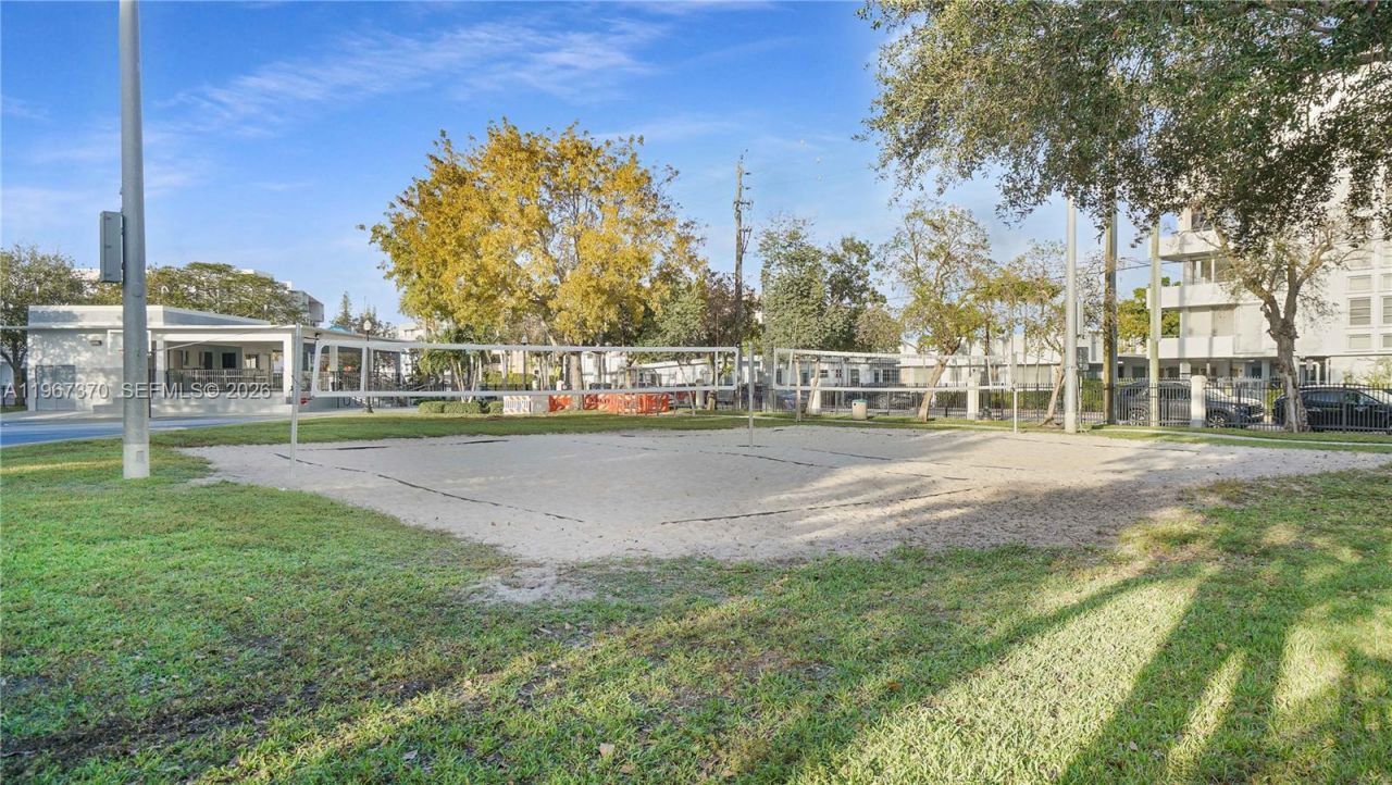 8024 Tatum Waterway Dr, Unit 5D, Miami Beach, FL 33141 Photo