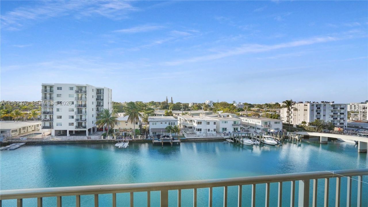 8024 Tatum Waterway Dr, Unit 5D, Miami Beach, FL 33141 Photo