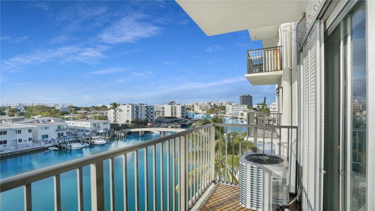 8024 Tatum Waterway Dr, Unit 5D, Miami Beach, FL 33141 Photo