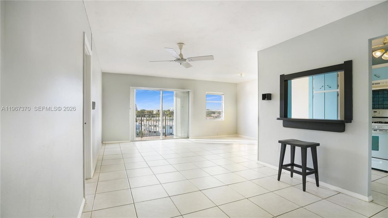 8024 Tatum Waterway Dr, Unit 5D, Miami Beach, FL 33141 Photo