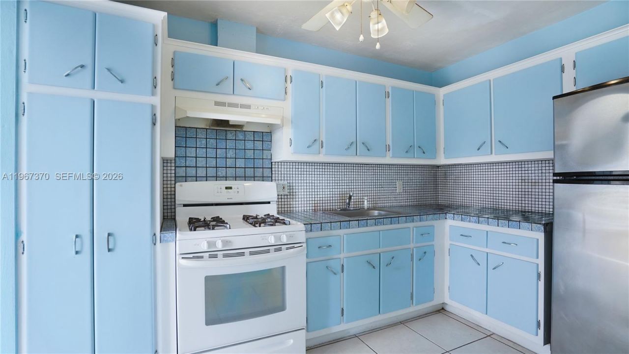 8024 Tatum Waterway Dr, Unit 5D, Miami Beach, FL 33141 Photo