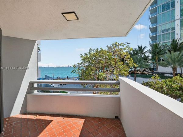 555 NE 30th St, Unit 203, Miami, FL 33137