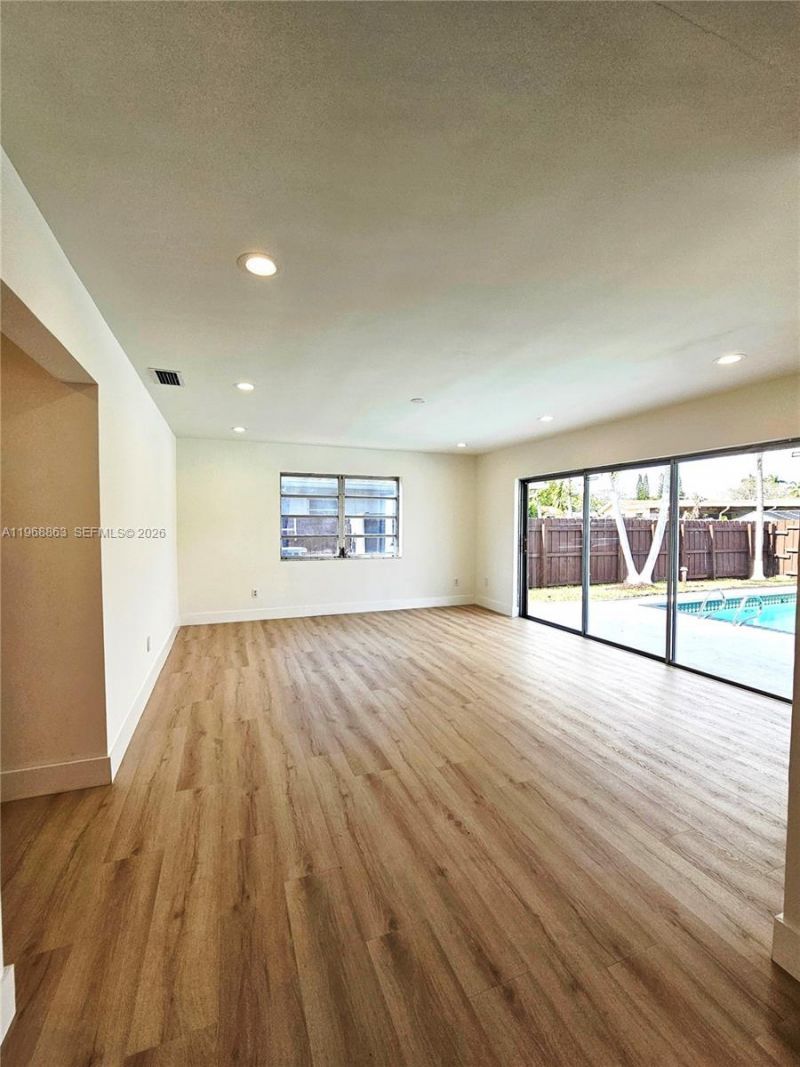 11101 NW 19th St, Pembroke Pines, FL 33026 Photo