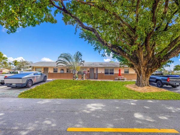 356 SW 2nd Pl , Pompano Beach, FL 33060