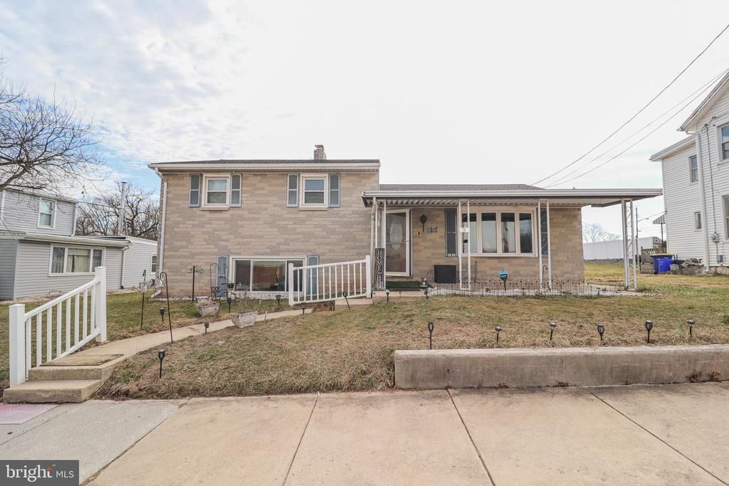 181 S MAIN STREET, MOUNT WOLF, PA 17347