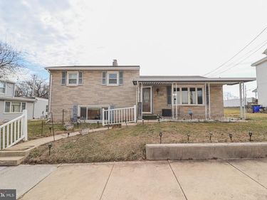 181 S MAIN STREET, MOUNT WOLF, PA 17347