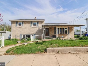 181 S MAIN STREET, MOUNT WOLF, PA 17347