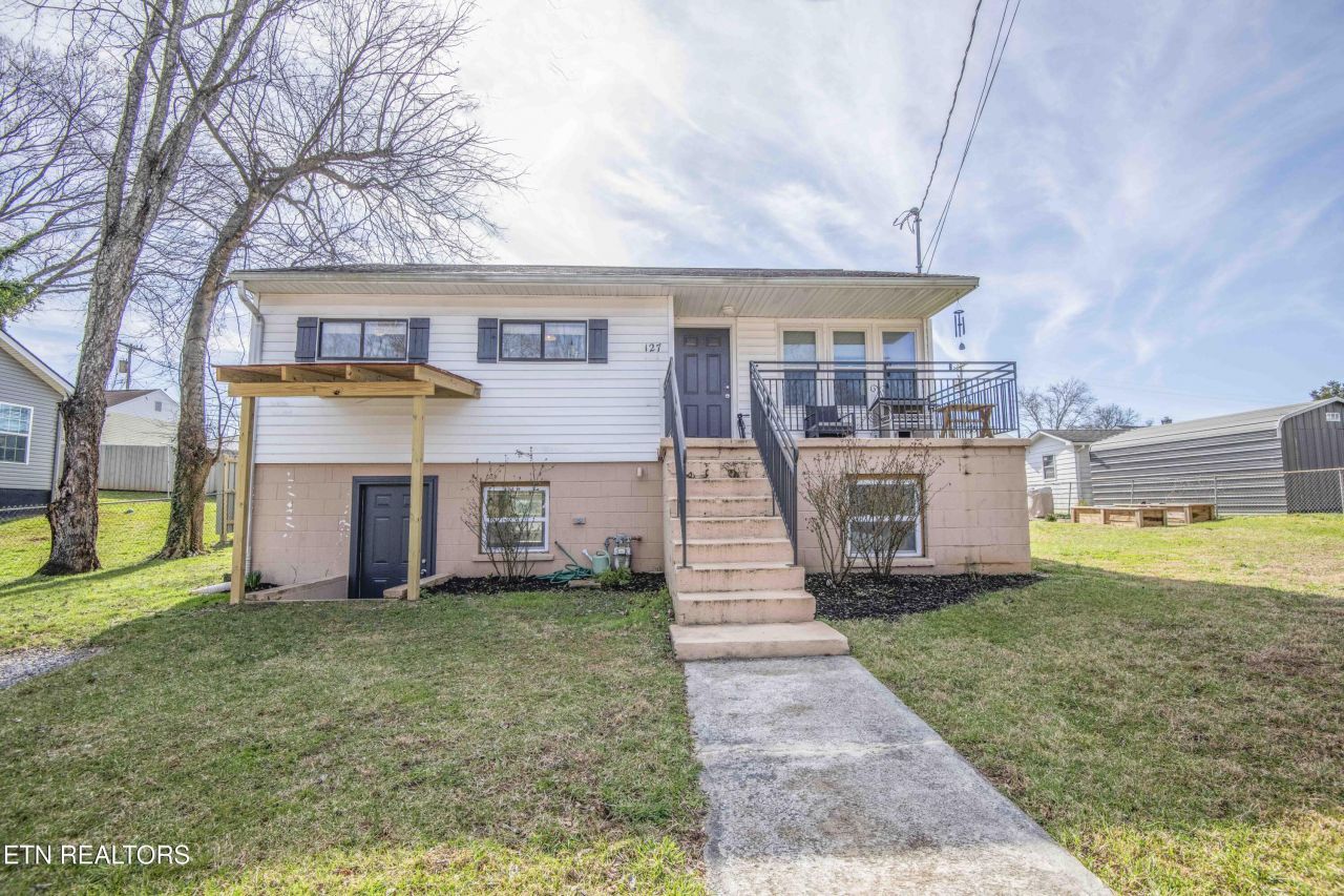 127 Wellington Circle, Oak Ridge, TN 37830 Main Photo
