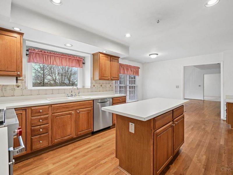 483 Vista Glen Drive, Springdale, OH 45246 Photo 11