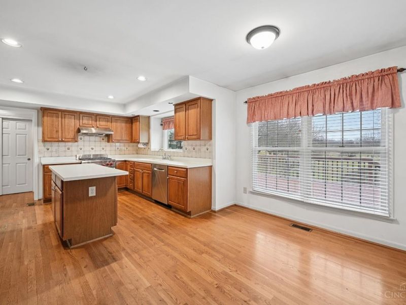 483 Vista Glen Drive, Springdale, OH 45246 Photo 12