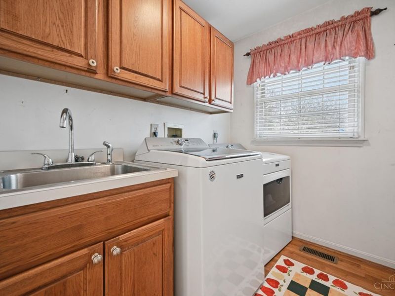 483 Vista Glen Drive, Springdale, OH 45246 Photo 13