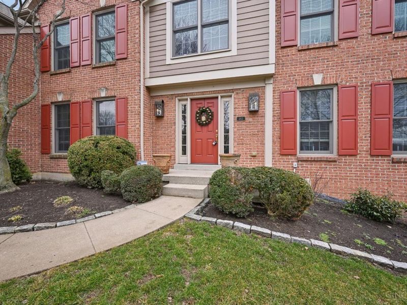 483 Vista Glen Drive, Springdale, OH 45246 Photo 2