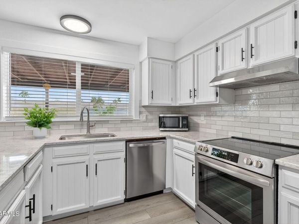 2601 E HOPI Avenue E, Mesa, AZ 85204