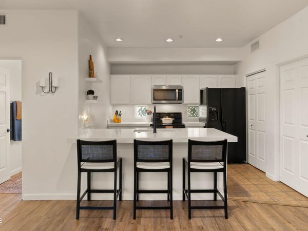 7936 E WILSHIRE Drive, Unit 203, Scottsdale, AZ 85257