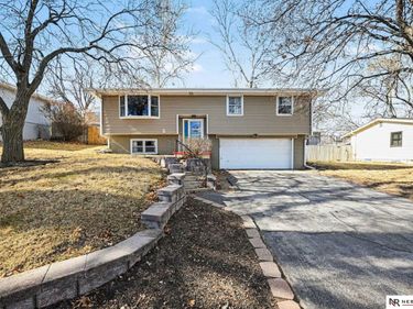 3008 Cottonwood Lane, Omaha, NE 68134